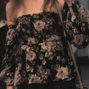 American Eagle XS Off-The-Shoulder Top